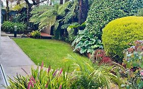 Home With Spa, Sauna, Garden In Prime Location